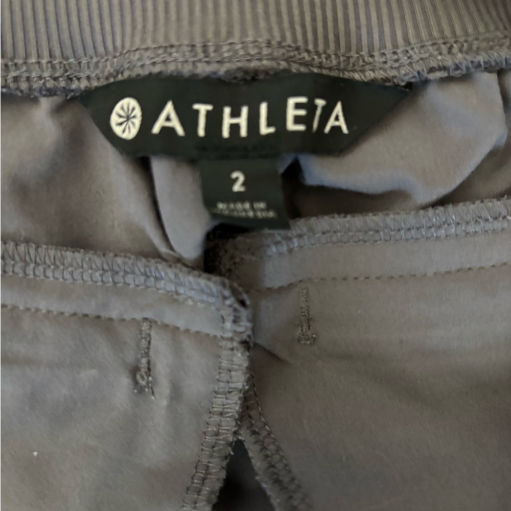 Athleta Women’s Short Gray Unlined Pockets Sport‎ Running Short 2 - Picture 3 of 3